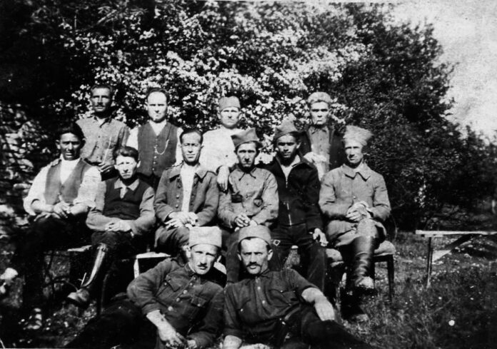 Žika Čavić drugi red sedi drugi sa leva